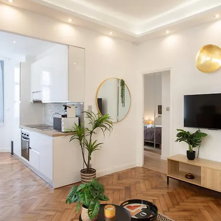 L23 Staywizus - 1 Bdr Shakespeare 2 Balconies - Clim & Wifi Lägenhet